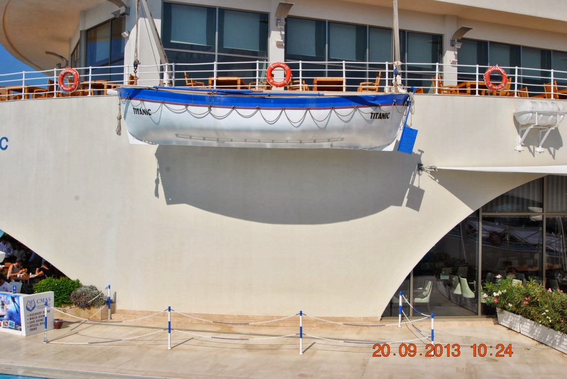 imagini hotel TITANIC LARA